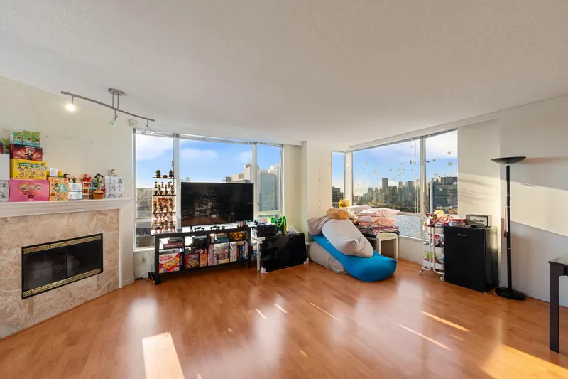 1301 2628 ASH STREET - photo 1 of 25