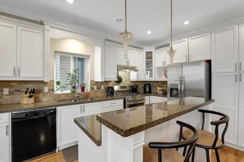 19533 71A AVENUE - photo 4 of 40