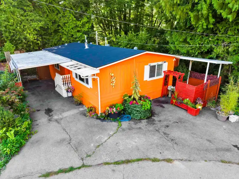 3 6280 KING GEORGE BOULEVARD - photo 1 of 40