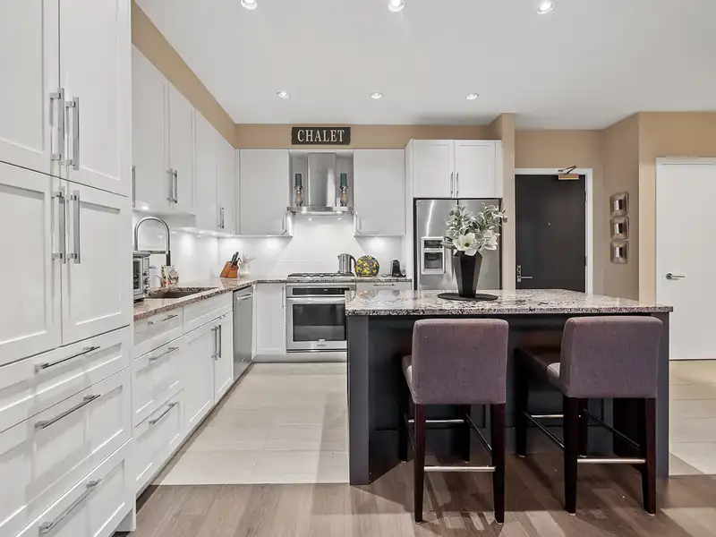 412 15360 20 AVENUE - photo 2 of 29