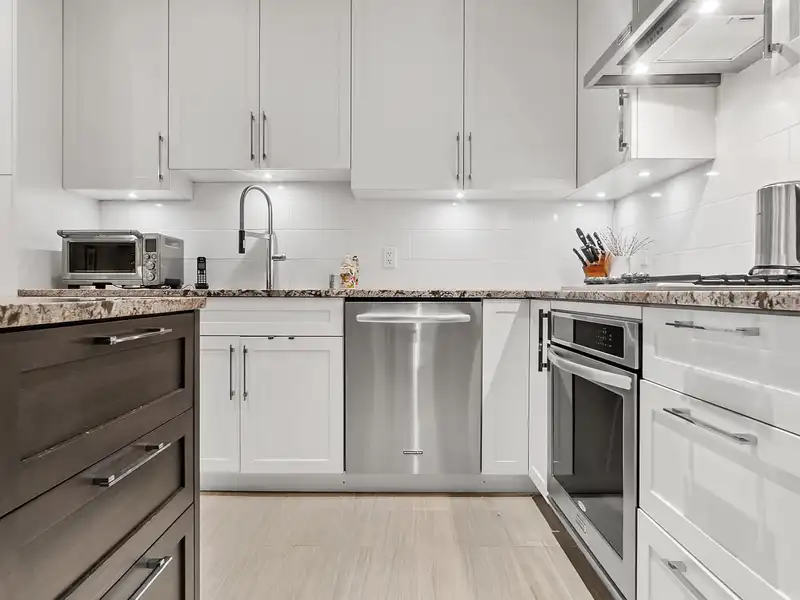 412 15360 20 AVENUE - photo 3 of 29