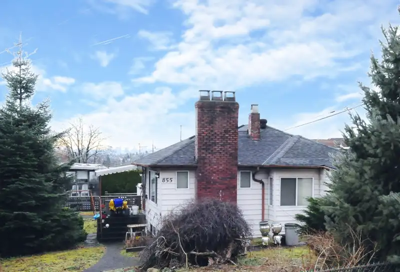855 MACDONALD AVENUE - photo 1 of 3