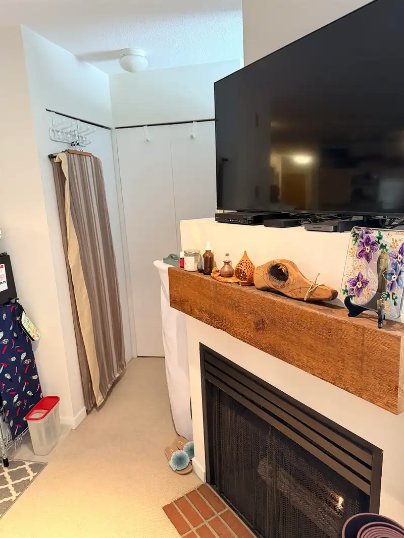 320 2680 W 4TH AVENUE - photo 3 of 8