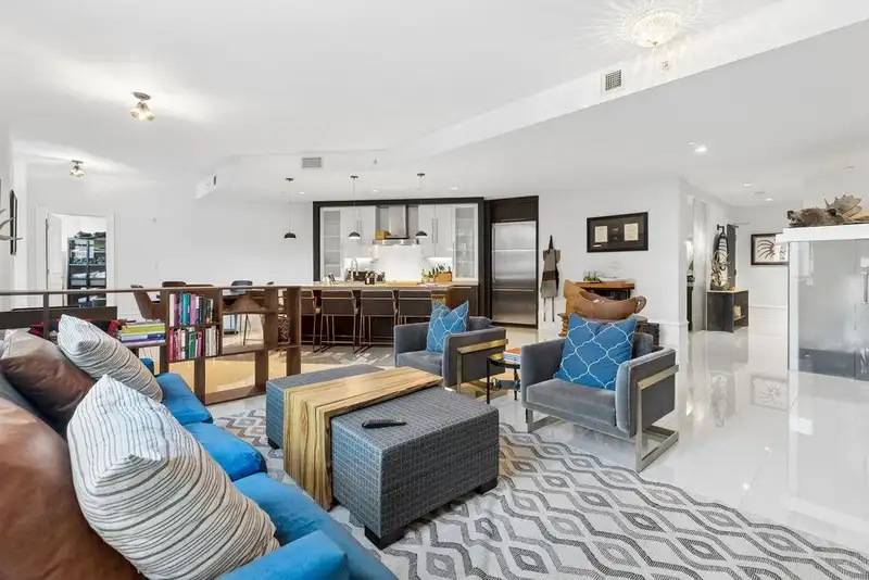 304 1102 HORNBY STREET - photo 2 of 35