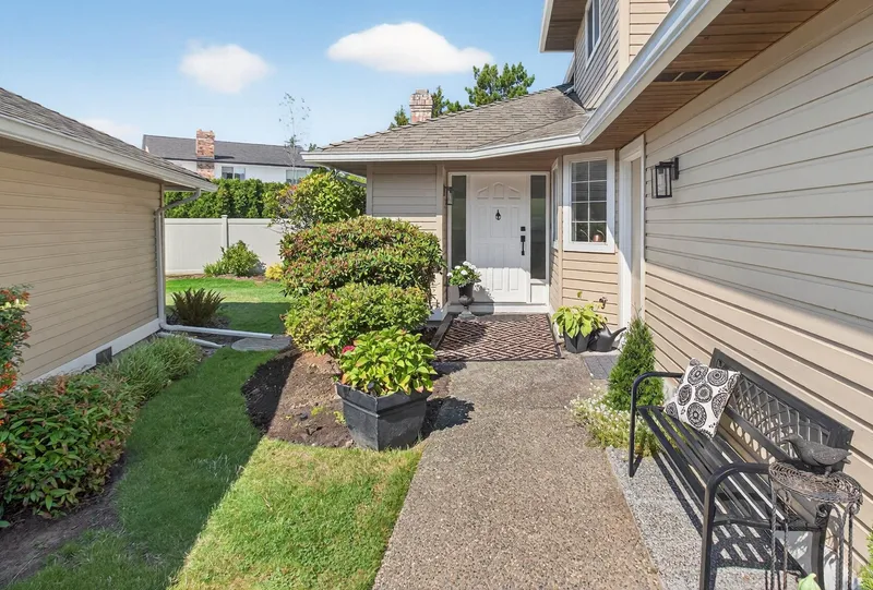 116 15121 19 AVENUE - photo 1 of 25