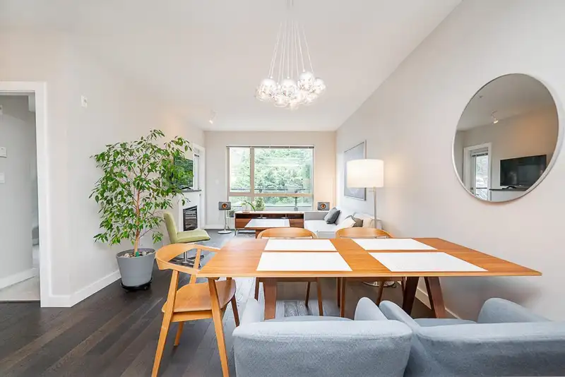 208 1330 MARINE DRIVE - photo 4 of 33