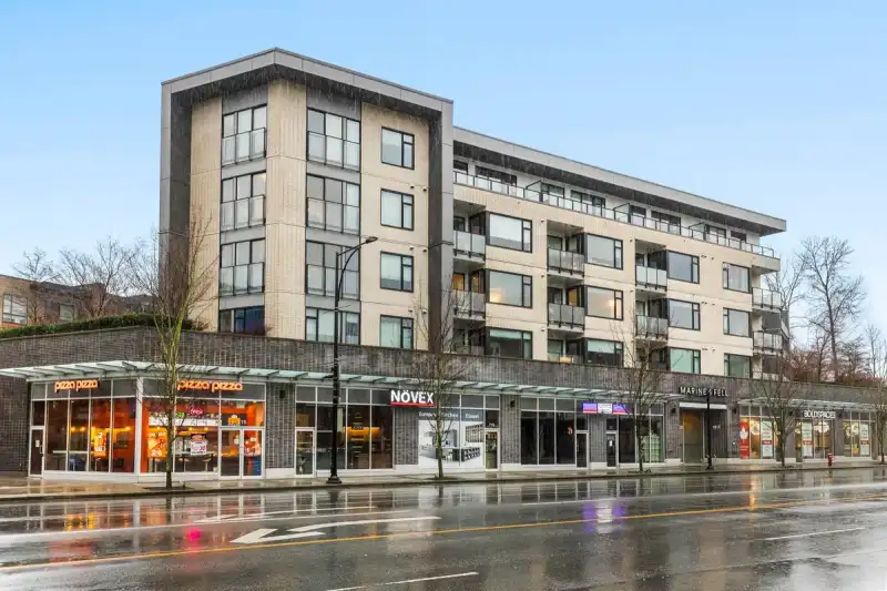 201 725 MARINE DRIVE - photo 1 of 30