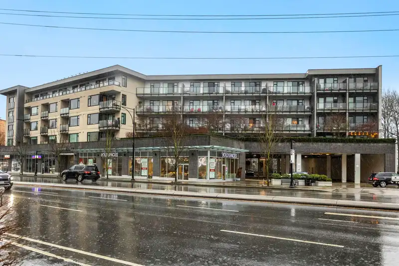 201 725 MARINE DRIVE - photo 3 of 30
