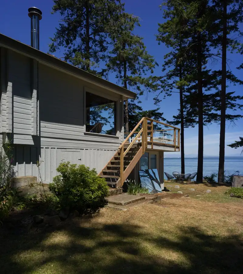 579 BAYVIEW DRIVE - photo 3 of 39