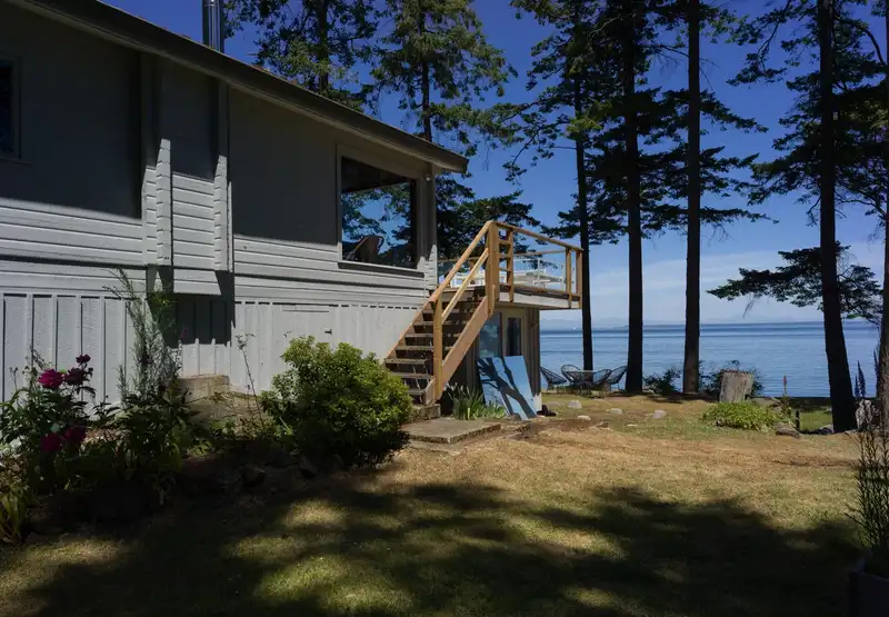 579 BAYVIEW DRIVE - photo 4 of 39