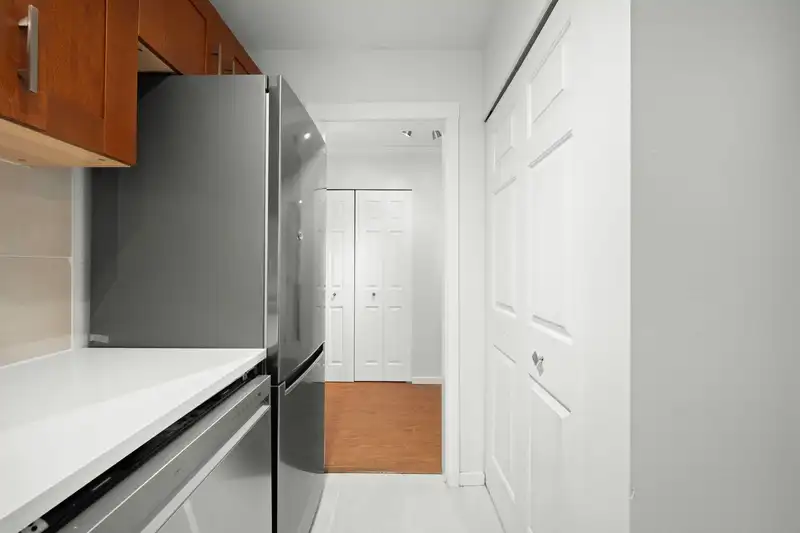 213 436 SEVENTH STREET - photo 4 of 22