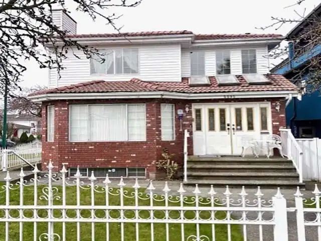 5095 NANAIMO STREET - photo 1 of 26
