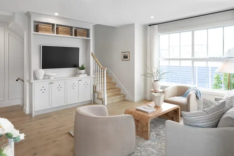 20 20329 80 AVENUE - photo 1 of 9
