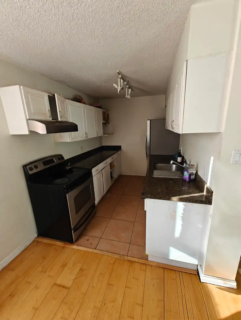 307 5645 BARKER AVENUE - photo 3 of 18