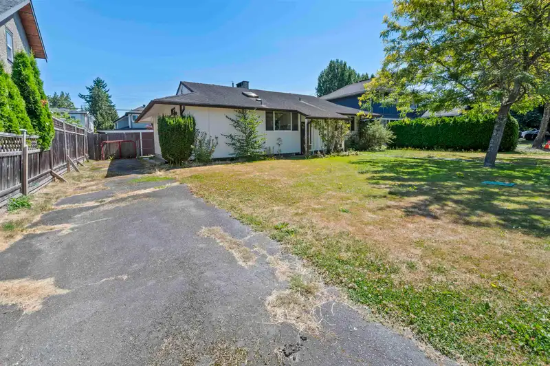 10531 AINSWORTH CRESCENT - photo 3 of 29