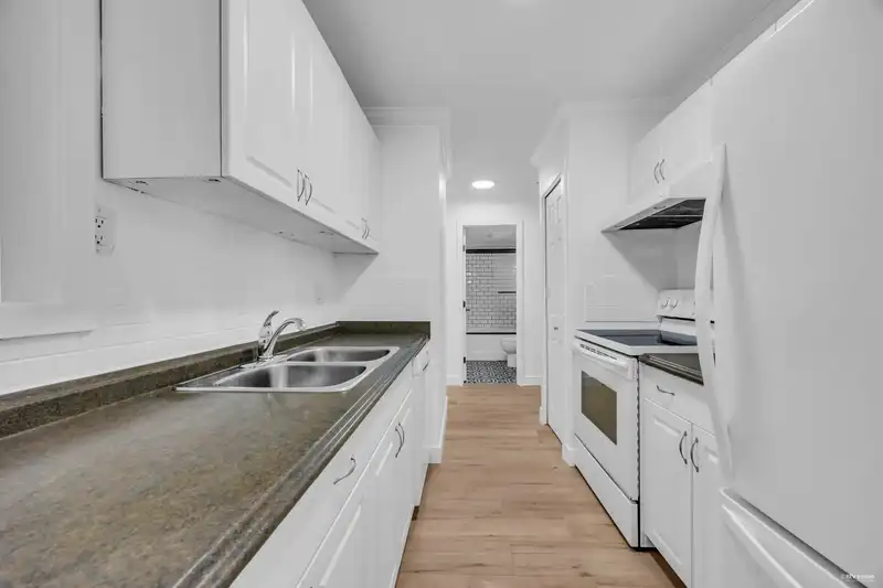 104 33598 GEORGE FERGUSON WAY - photo 4 of 14