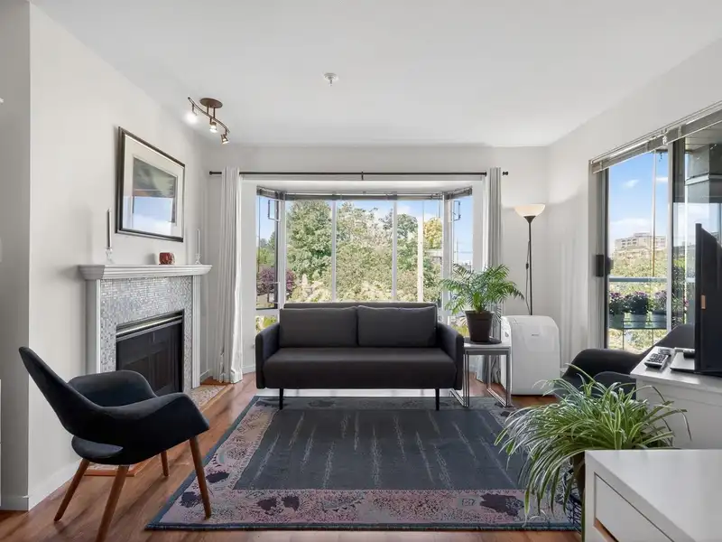 305 2195 W 5TH AVENUE - photo 1 of 31