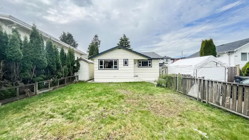931 SPERLING AVENUE - photo 4 of 35