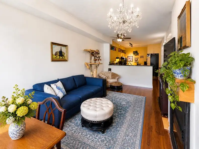 121 10866 CITY PARKWAY - photo 1 of 12