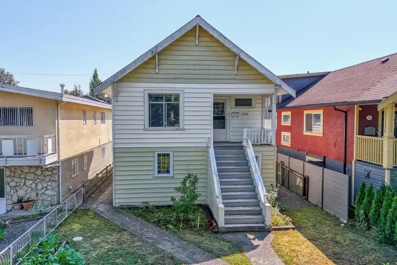 2336 45 AVENUE - photo 1 of 39