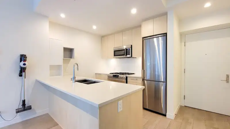 706 9080 UNIVERSITY CRESCENT - photo 3 of 23