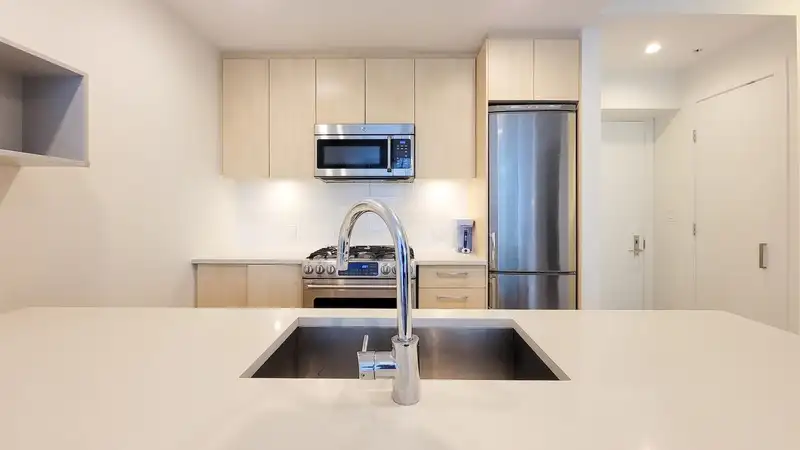 706 9080 UNIVERSITY CRESCENT - photo 4 of 23