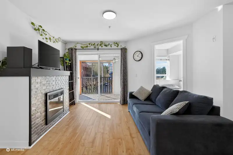 315 6960 120 STREET - photo 1 of 33