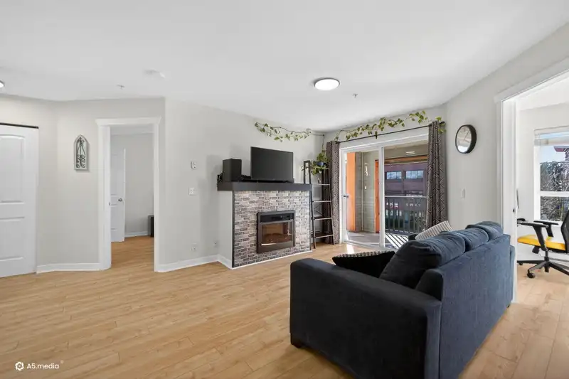 315 6960 120 STREET - photo 2 of 33