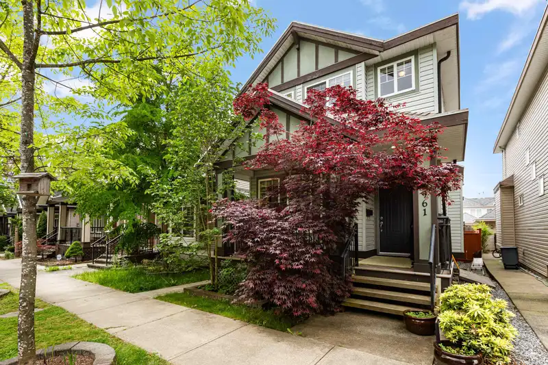 6961 144A STREET - photo 1 of 39