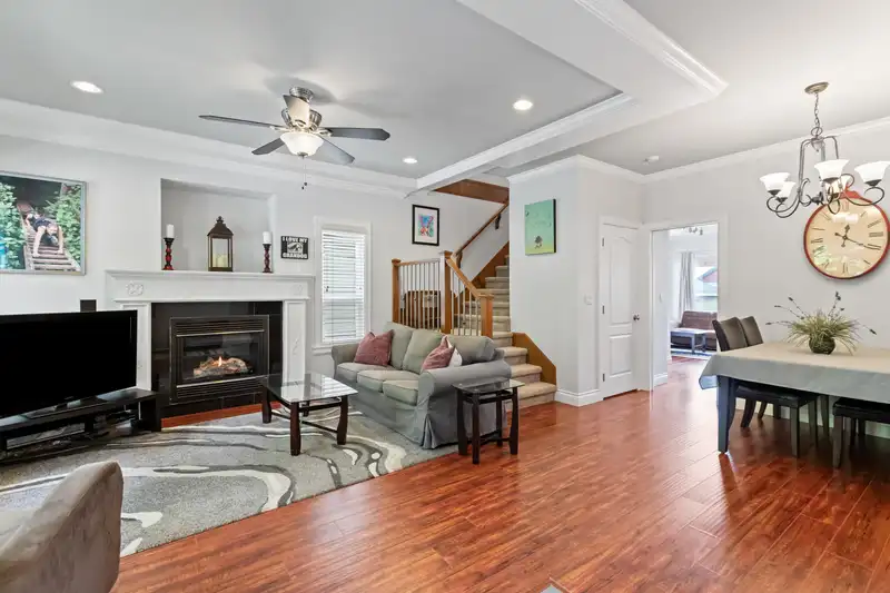 6961 144A STREET - photo 4 of 39