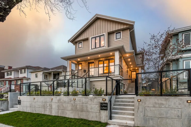 1 2945 E 44TH AVENUE - photo 1 of 25