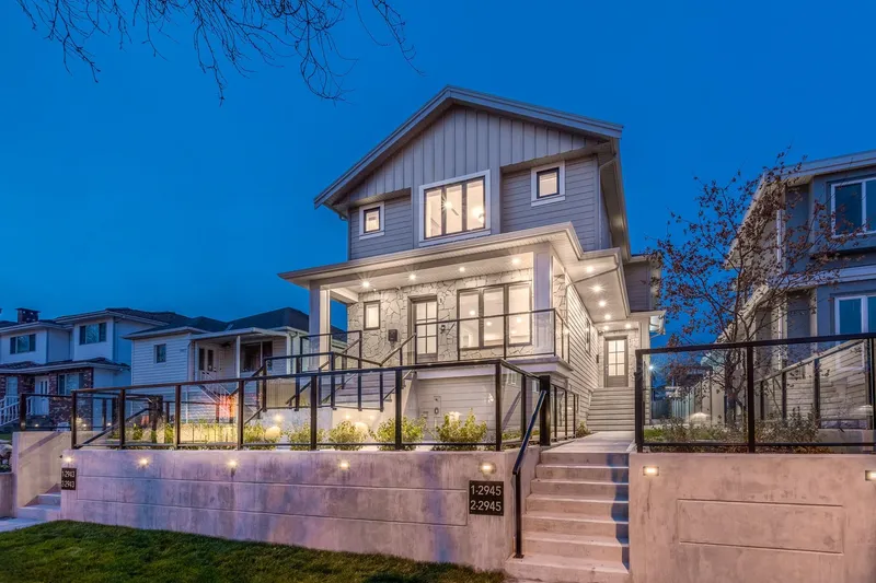 1 2945 E 44TH AVENUE - photo 3 of 25