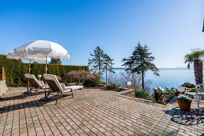 13158 13 AVENUE - photo 2 of 25