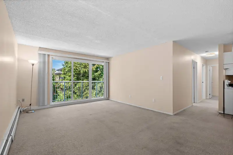 304 7200 LINDSAY ROAD - photo 3 of 22