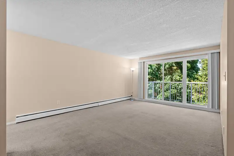 304 7200 LINDSAY ROAD - photo 4 of 22
