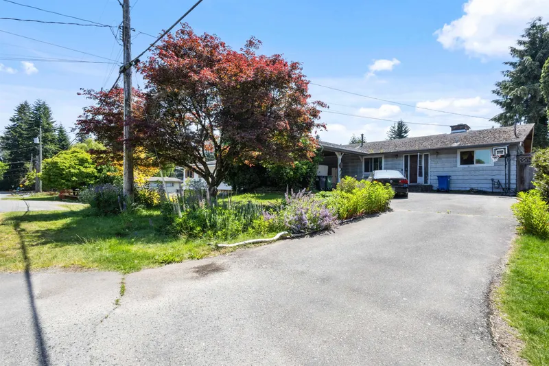 33232 PLAXTON CRESCENT - photo 2 of 25