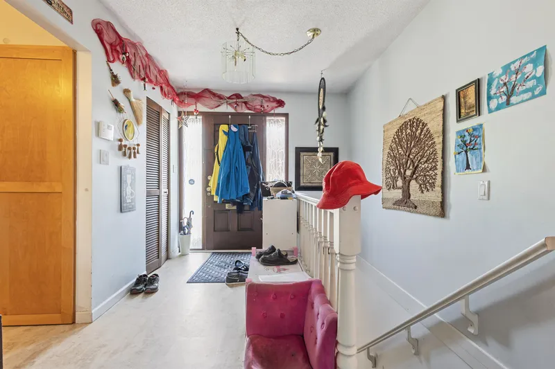 33232 PLAXTON CRESCENT - photo 3 of 25