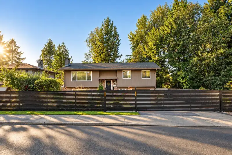 20327 44 AVENUE - photo 2 of 40