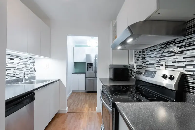 402 9880 MANCHESTER DRIVE - photo 3 of 25