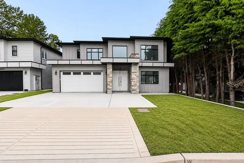 8511 BENEDICT BOULEVARD - photo 1 of 35