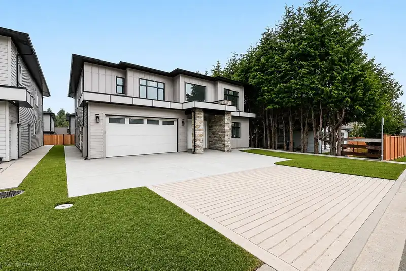 8511 BENEDICT BOULEVARD - photo 3 of 35