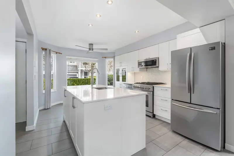 5 1135 LANSDOWNE DRIVE - photo 4 of 25