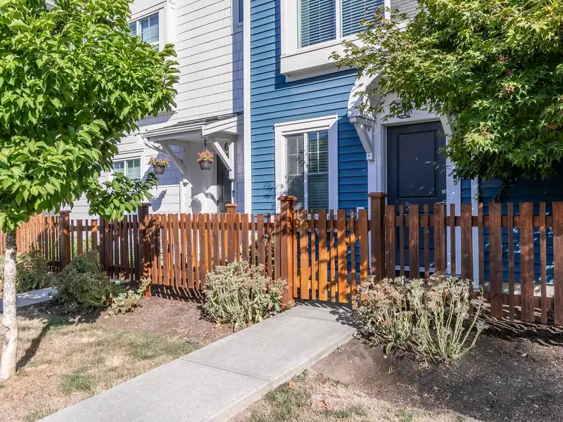5 20451 84 AVENUE - photo 3 of 40