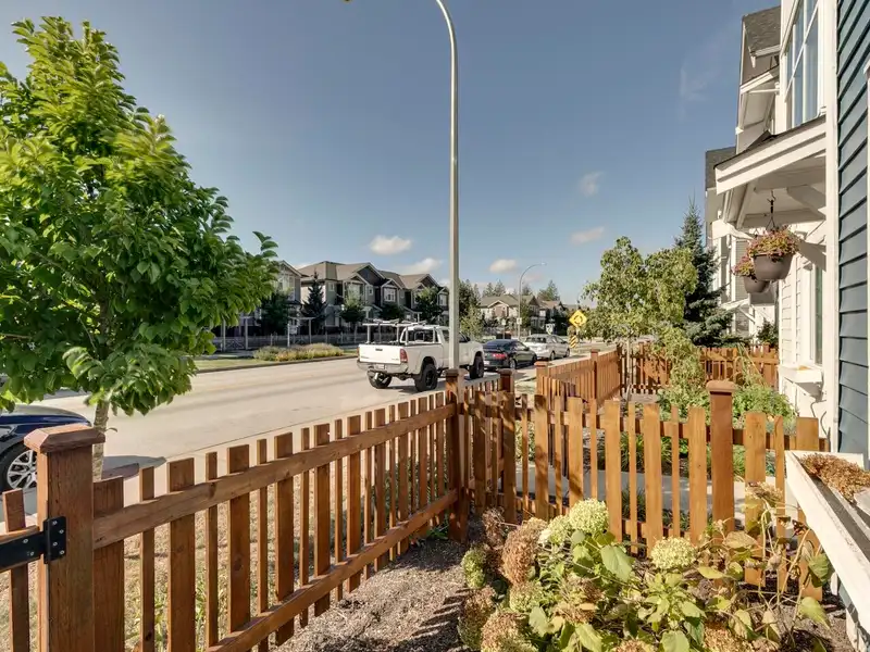 5 20451 84 AVENUE - photo 4 of 40