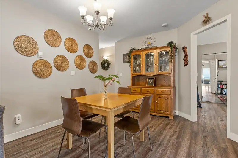 217 6875 121 STREET - photo 4 of 40