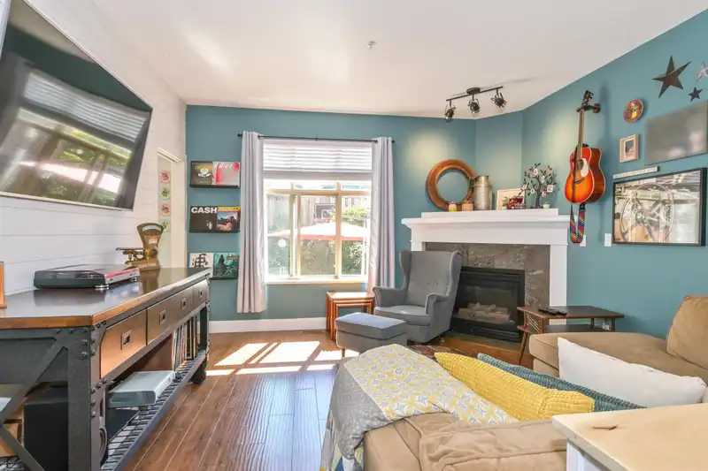 136 20820 87 AVENUE - photo 3 of 35