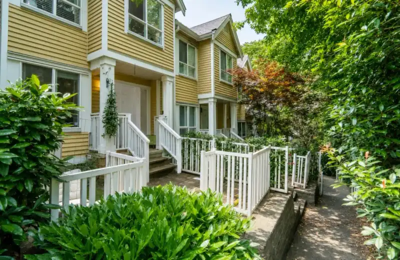 2866 SOTAO AVENUE - photo 1 of 38