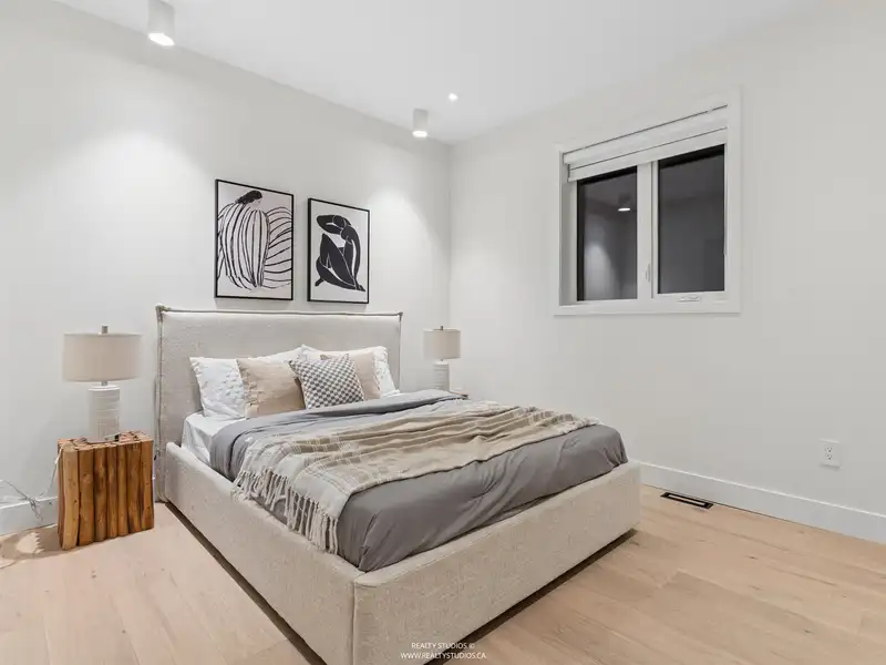 1 2541 E 2ND AVENUE - photo 2 of 16