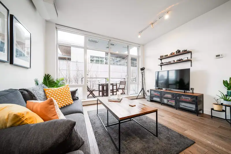 523 108 E 1ST AVENUE - photo 1 of 12