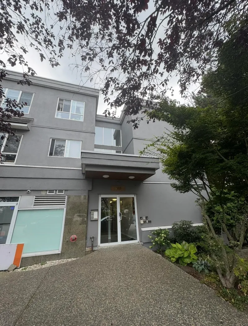 302 688 E 56TH AVENUE - photo 1 of 17